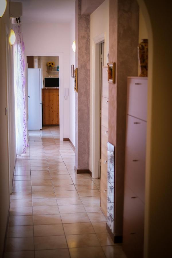Appartamento Con Tre Camere - Zona Centrale อาเลสซานเดรีย ภายนอก รูปภาพ