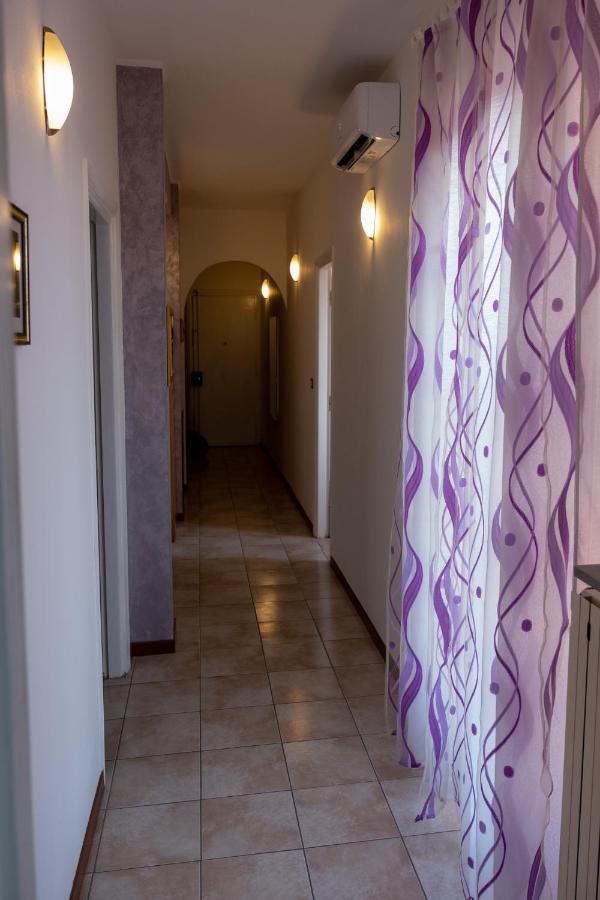 Appartamento Con Tre Camere - Zona Centrale อาเลสซานเดรีย ภายนอก รูปภาพ